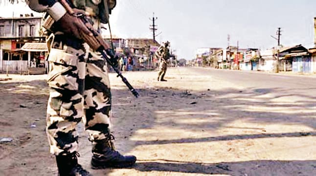 जंगल में हाथियों के डेरा से दहशत में हैं दारू के लोग