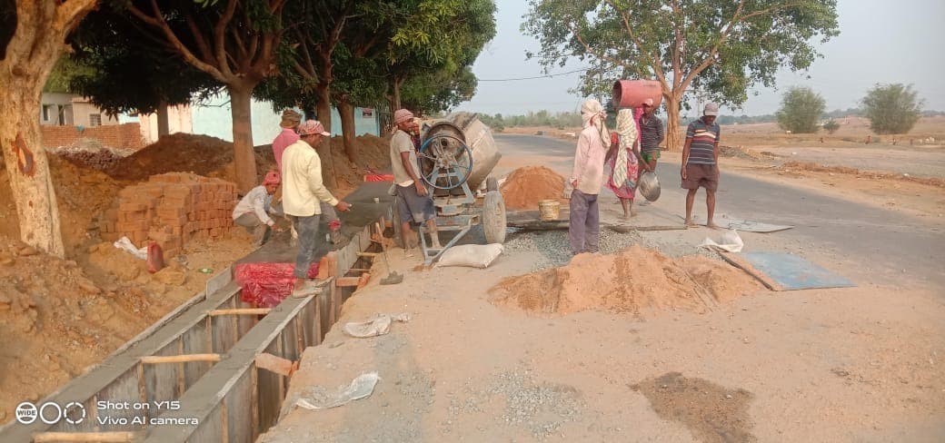 एइ ने की सड़क निर्माण में गड़बड़ी की जांच, बदला गाय सरिया