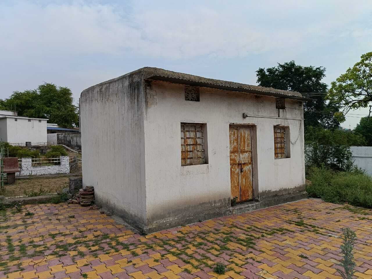 लाखों खर्च कर बना मर्चरी है उपयोगविहीन