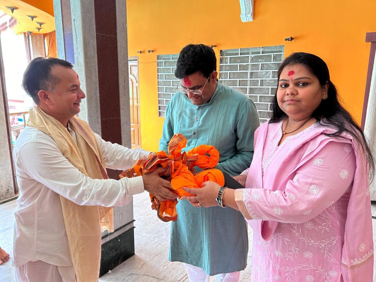 हजारीबाग की डीसी पहुंचीं बाबा मंदिर