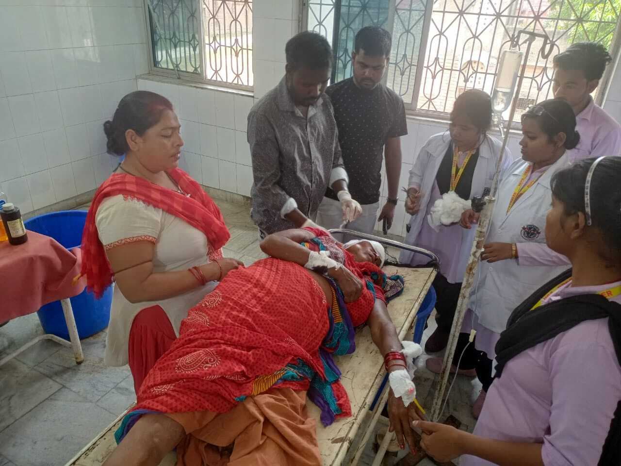 सड़क दुर्घटना में महिला घायल, इलाज के लिए अस्पताल में कराया भर्ती