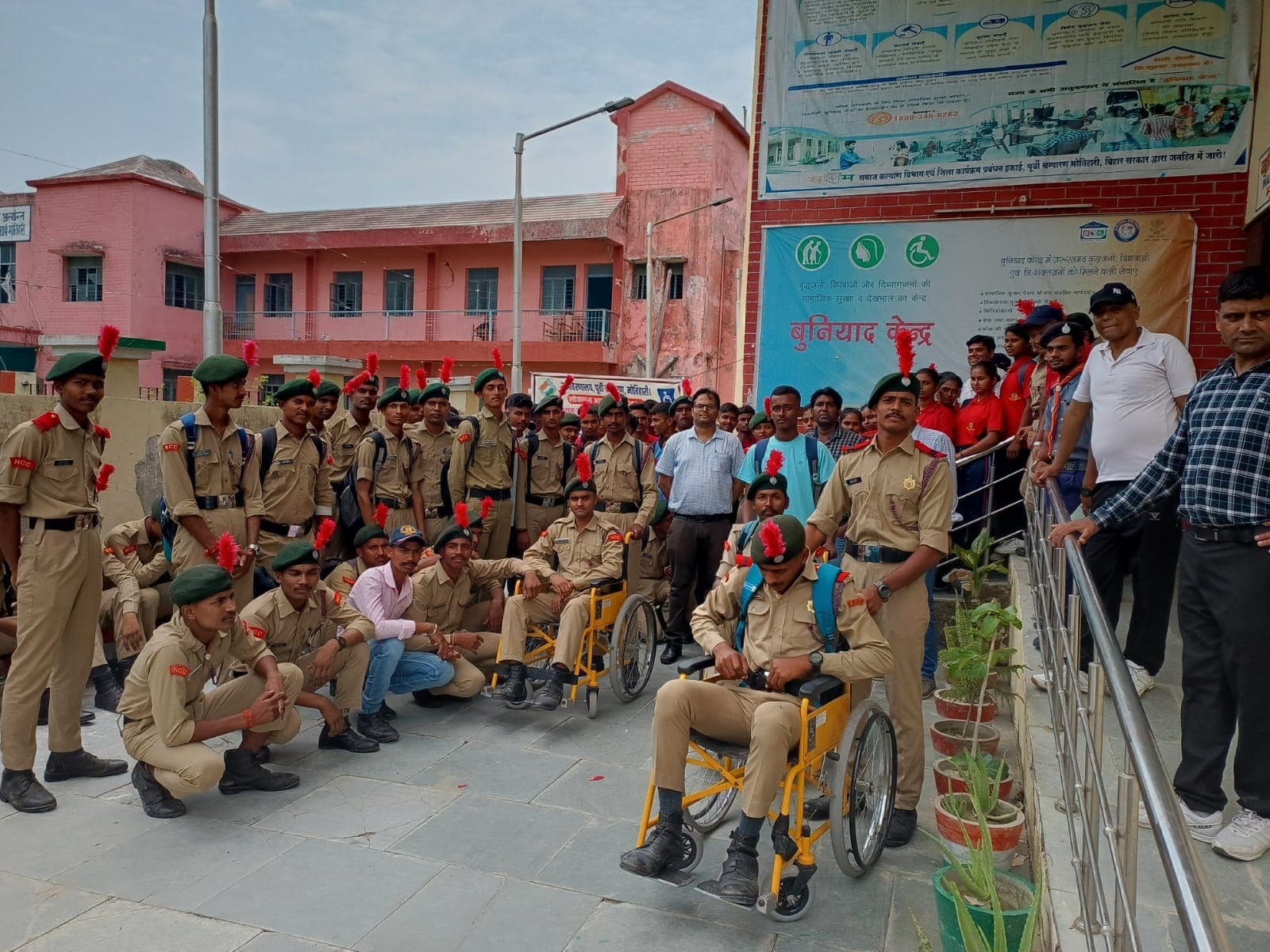 स्काउट एंड गाइड और एनसीसी के छात्राें को दिया गया प्रशिक्षण