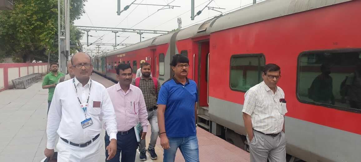 उपमुख्य संरक्षा अधिकारिक टीम ने किया मोतिहारी स्टेशन का ऑडिट