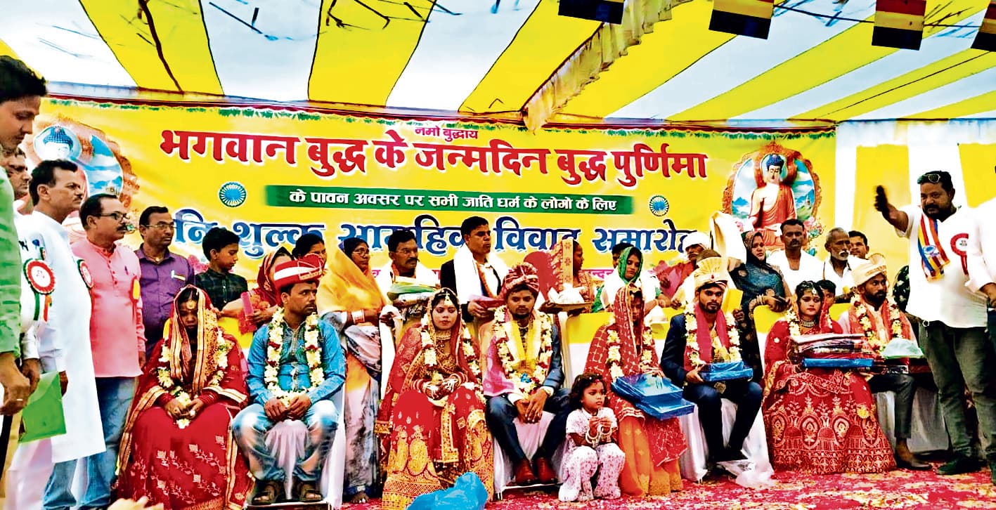 आठ जोड़े परिणय सूत्र में बंधे