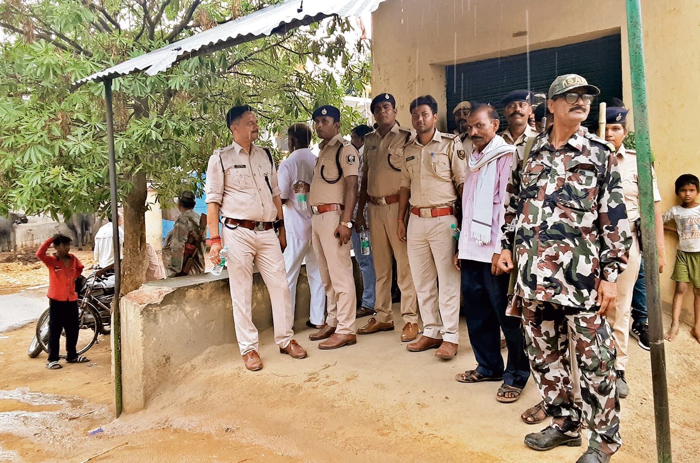 कर्मकिला पुलिस छावनी में तब्दील