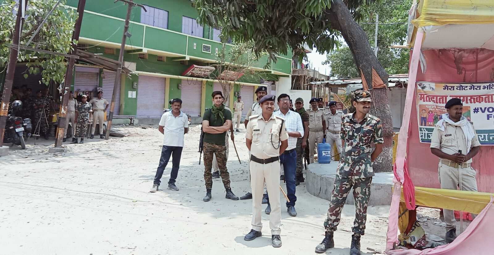 चुनावी रंजिश में हत्या के अभियुक्तों की तलाश में छपरा से लेकर पटना तक छापेमारी कर रही एसआइटी