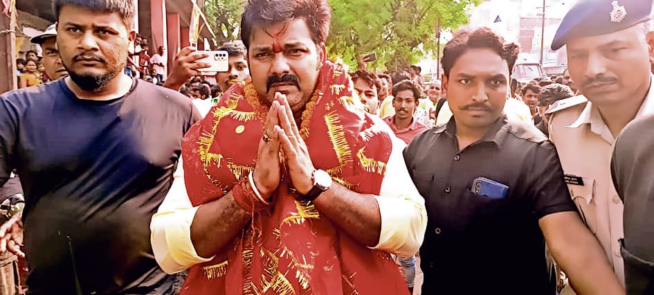 पवन सिंह ने किया रोड शो आचार संहिता का केस दर्ज