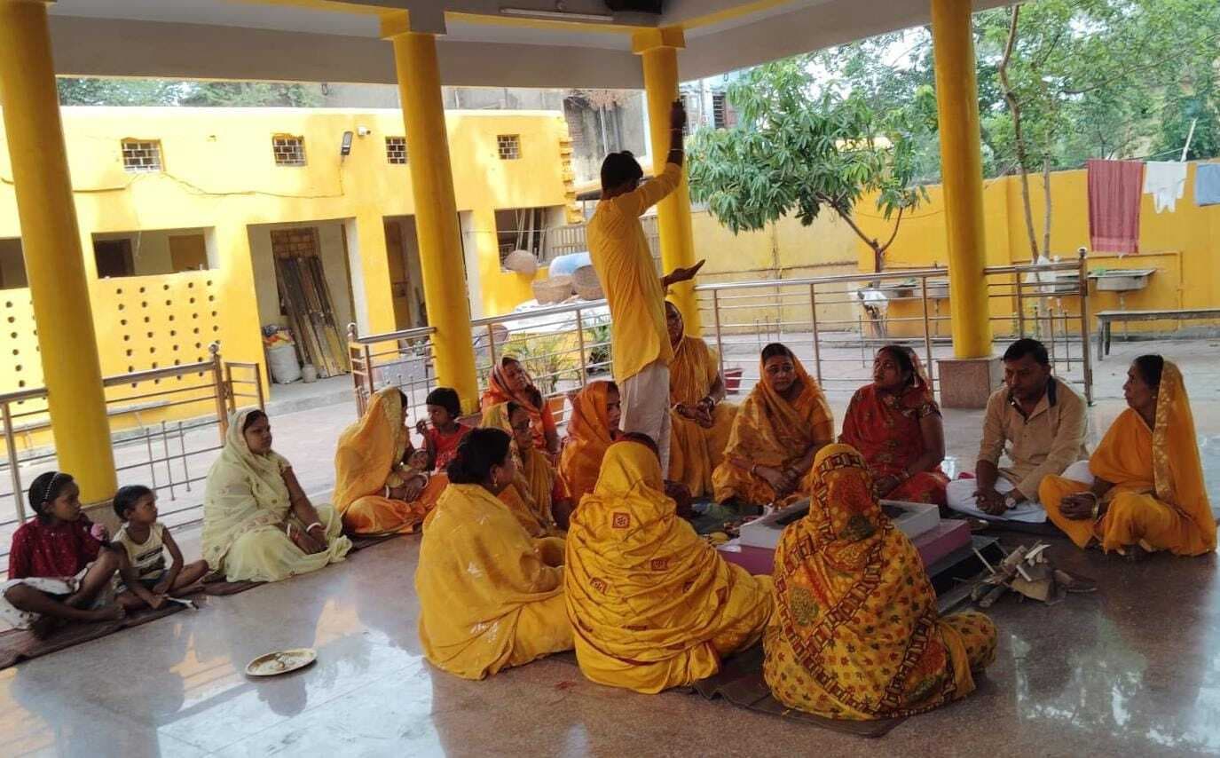 गायत्री परिवार का घर घर गायत्री यज्ञ व उपासना अभियान