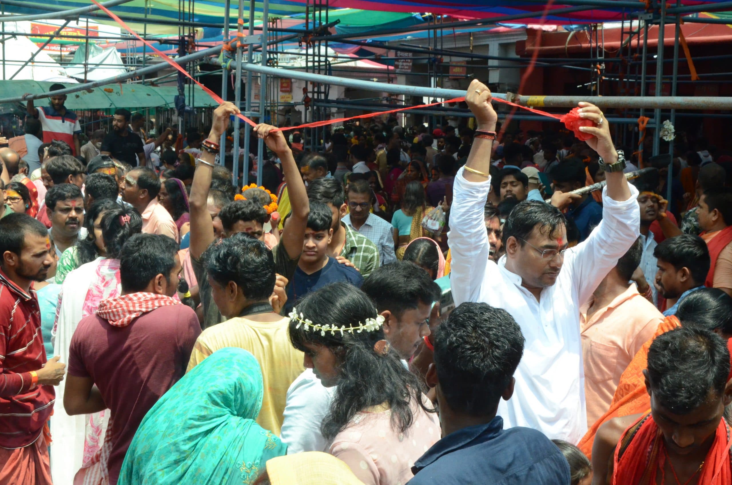बुद्ध पूर्णिमा पर बाबा मंदिर में उमड़े भक्त, 80 हजार भक्तों ने किया जलार्पण