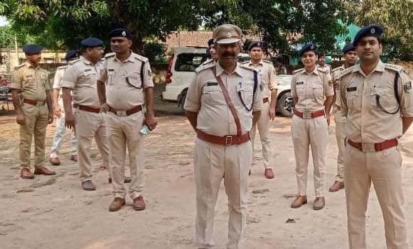 एसपी ने किया अमौर थाना सर्किल का निरीक्षण