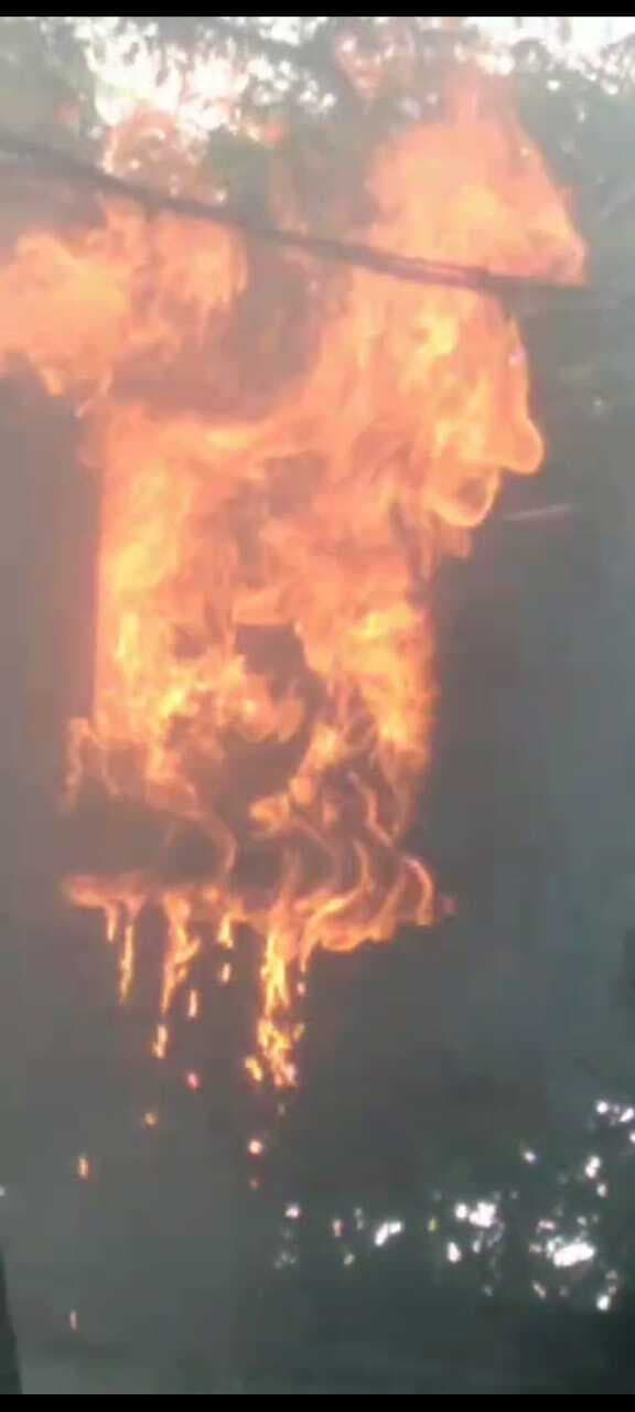 गर्मी व बिजली संकट की दोहरी मार से लोग परेशान