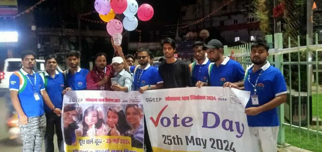 सीटी बजाओ, दरवाजा खटखटाओ अभियान चला कर निगम ने मतदाताओं को किया जागरूक