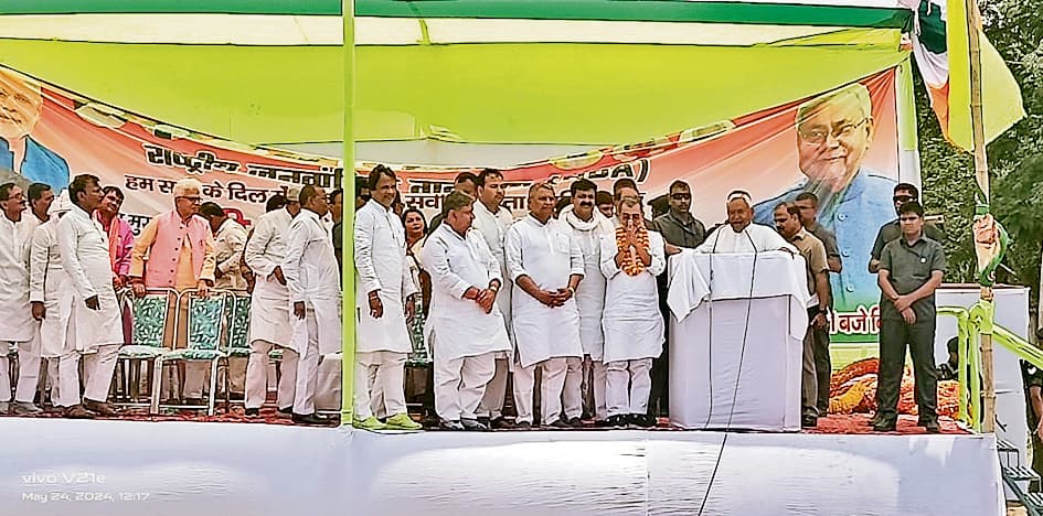 मुस्लिमों की रक्षा कोई दूसरा नहीं कर सकता : नीतीश