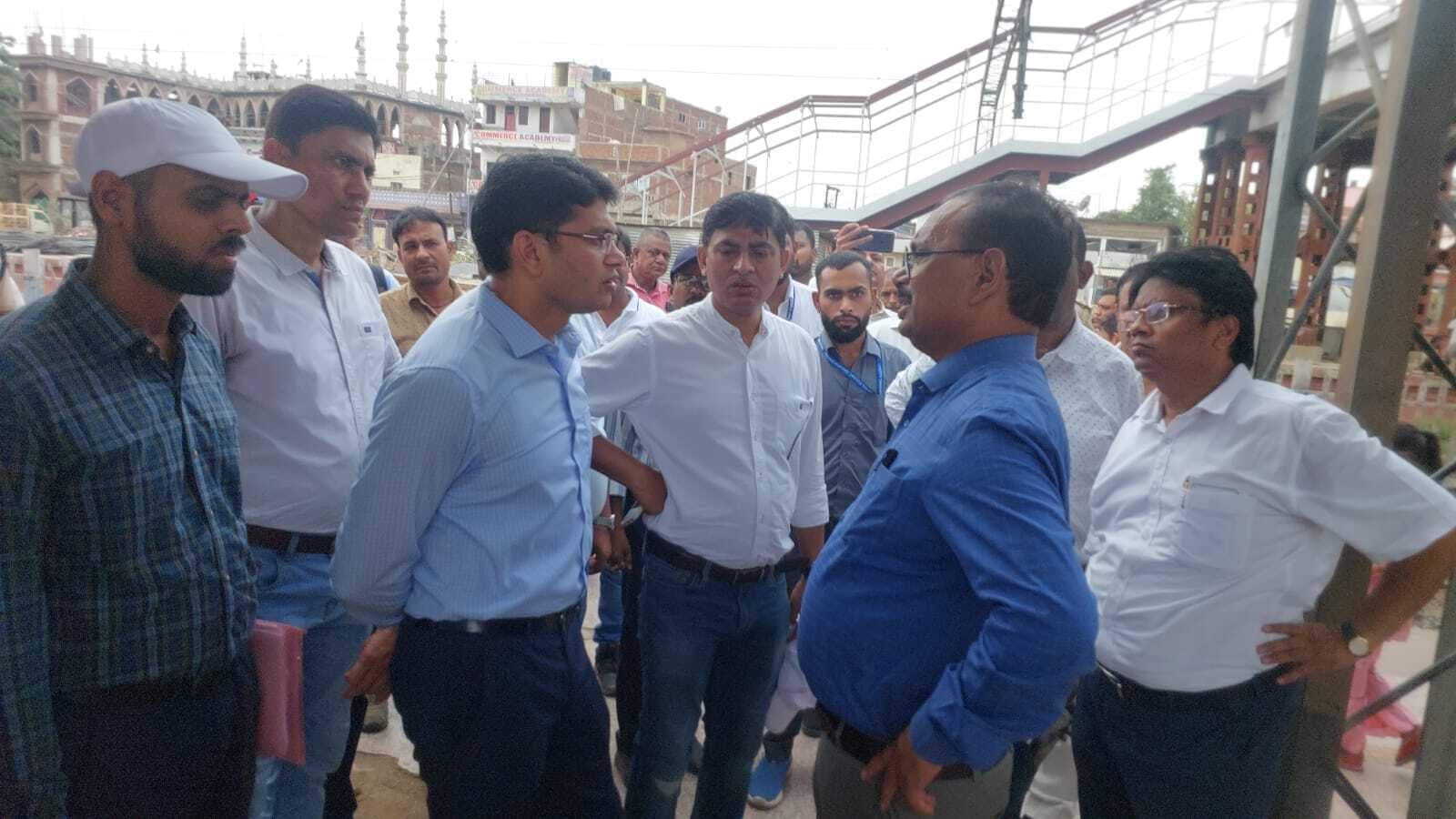 बिहटा. दानापुर डीआरएम ने बिहटा रेलवे स्टेशन का किया निरीक्षण