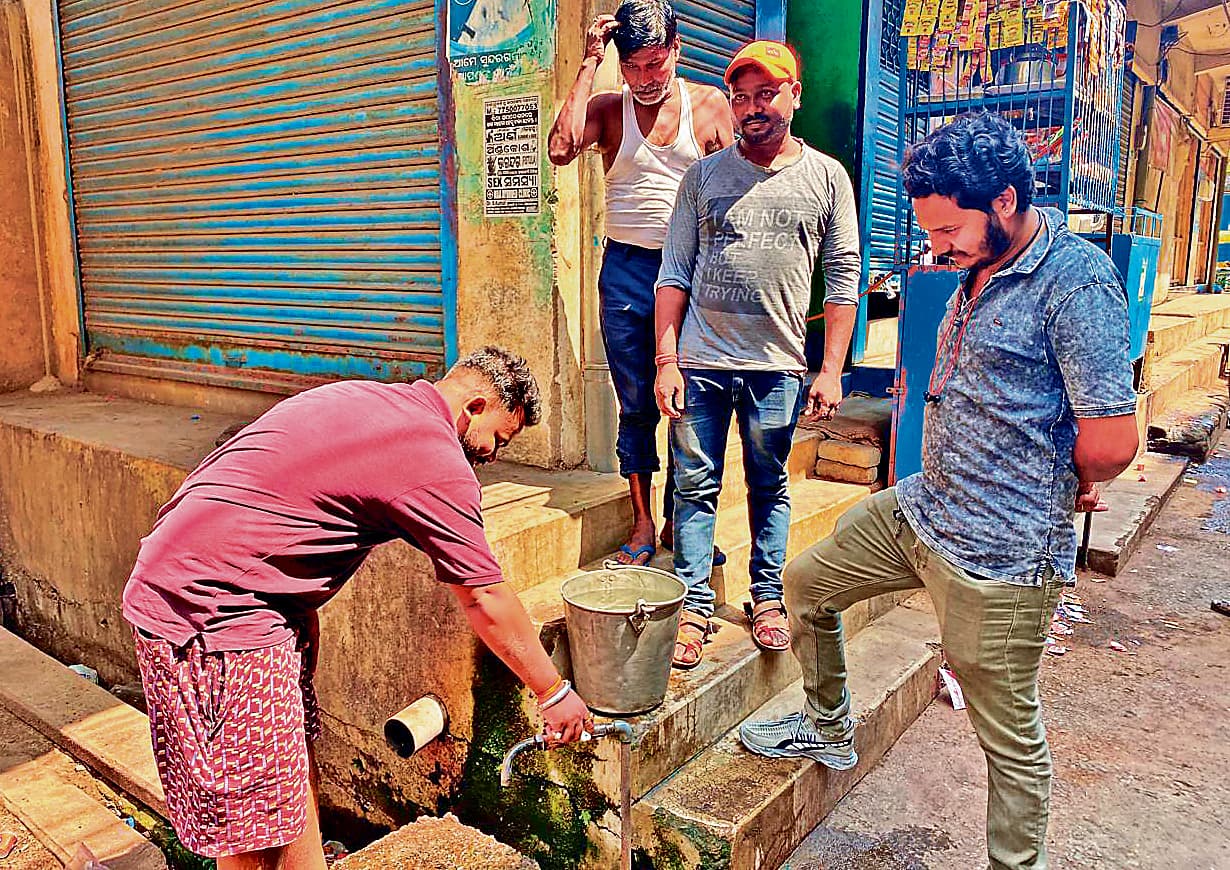 राउरकेला : बिरसा डाहर से लेकर पंडा कॉलोनी तक आधी रात में हो रही पानी की आपूर्ति, रोष