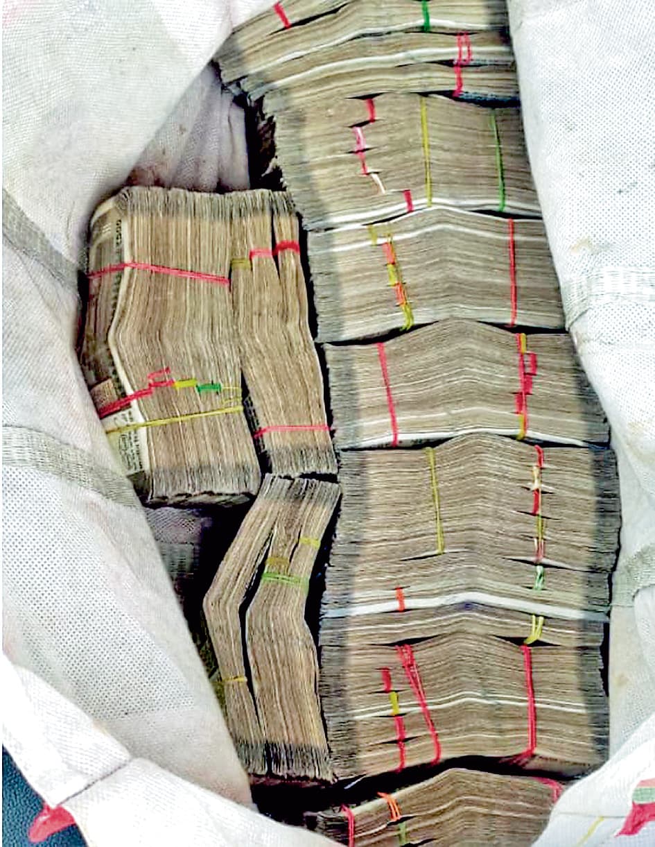 दासपुर : भाजपा नेता की कार से मिला 24 लाख कैश