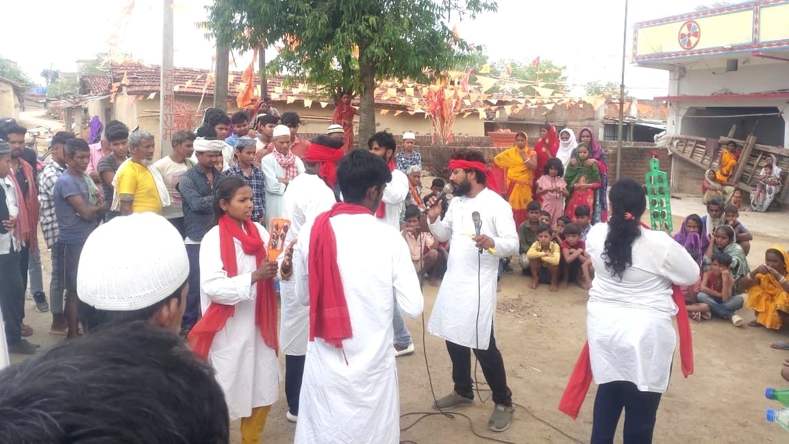 वन संरक्षण को लेकर किया नुक्कड़ नाटक