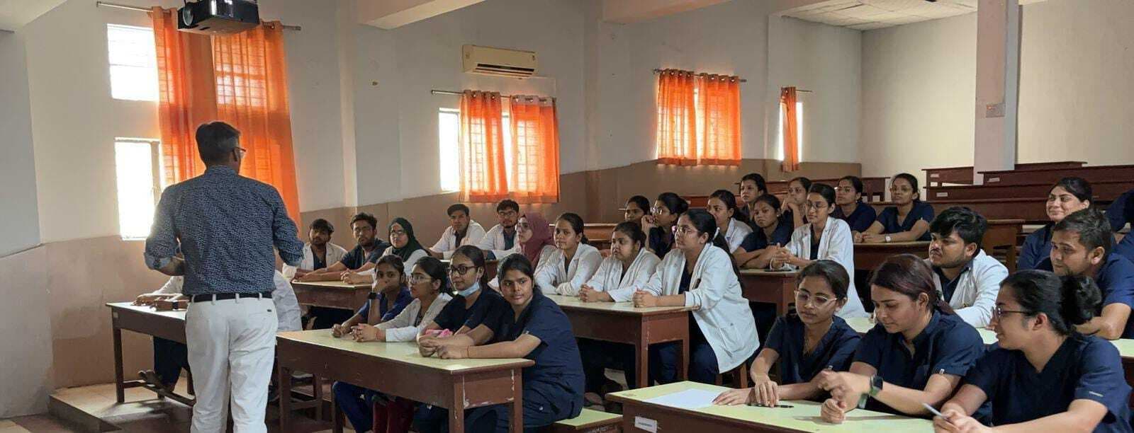 डेंटल काॅलेज में स्नातकोत्तर के छात्रों को सफलता का मिला मार्गदर्शन