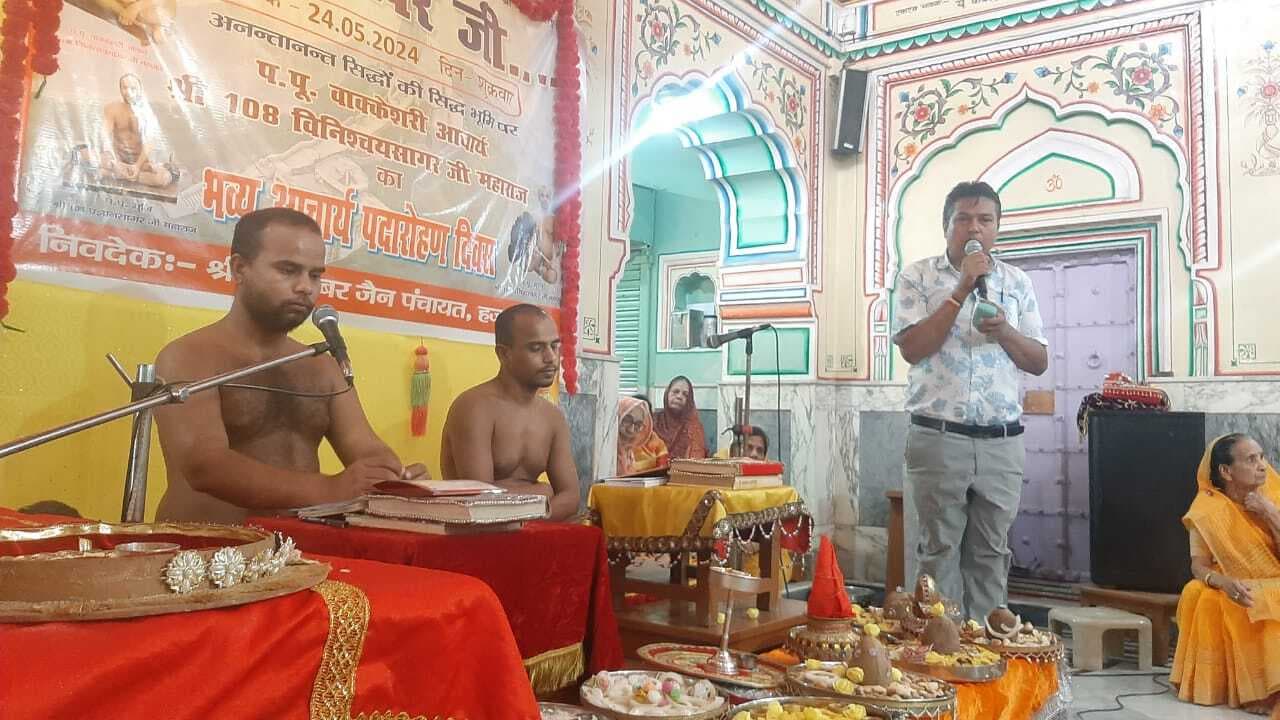 आचार्य विनिश्चय सागर जी महाराज का पदारोहण दिवस मना