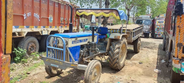 पुलिस ने बालू लोड ट्रैक्टर पकड़ा