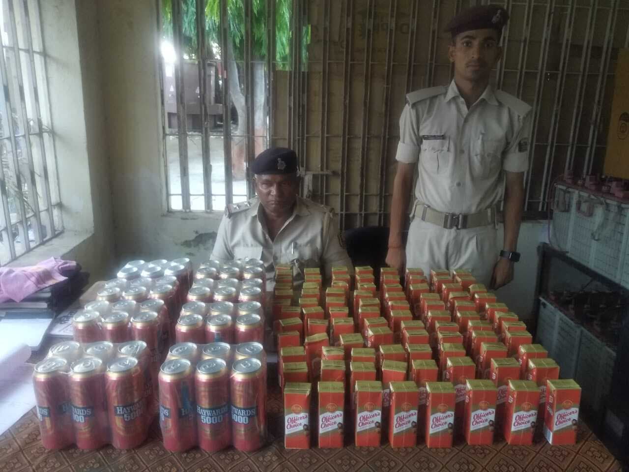 उपासना एक्सप्रेस से भारी मात्रा में शराब बरामद