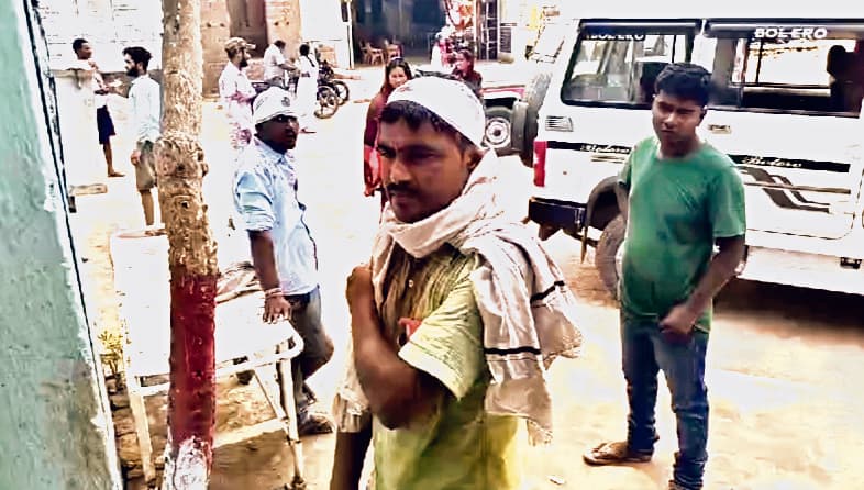 गाड़ी लगाने के विवाद में दो पक्षों में जमकर मारपीट, आधा दर्जन घायल