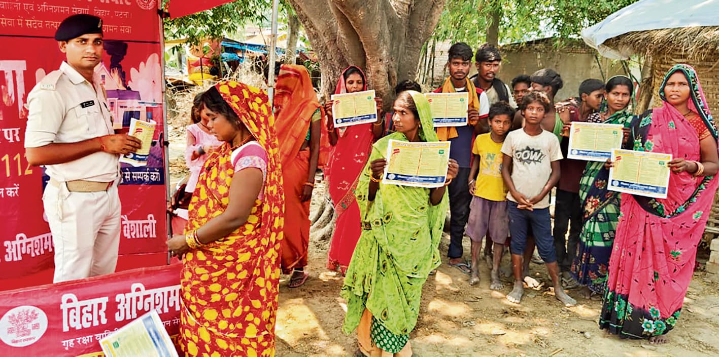 आग लगने पर तुरंत डायल करें 101 व 112, फायर ब्रिगेड को घटनास्थल तक पहुंचने में करें मदद