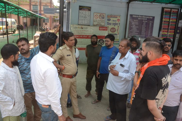 Bhagalpur News: इशाकचक सब्जीमंडी के पास बदमाशों ने युवक को मारी गोली, स्थिति गंभीर