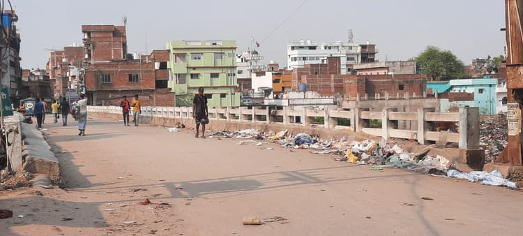 नवादा से पार नवादा को जोड़ने वाले पुलों पर लाइट की व्यवस्था नहीं