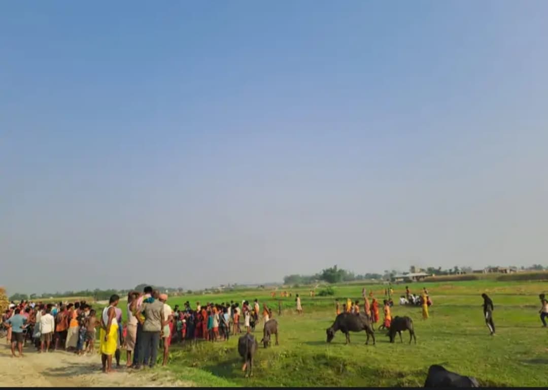 धारदार हथियार से गला रेतकर युवक की हत्या