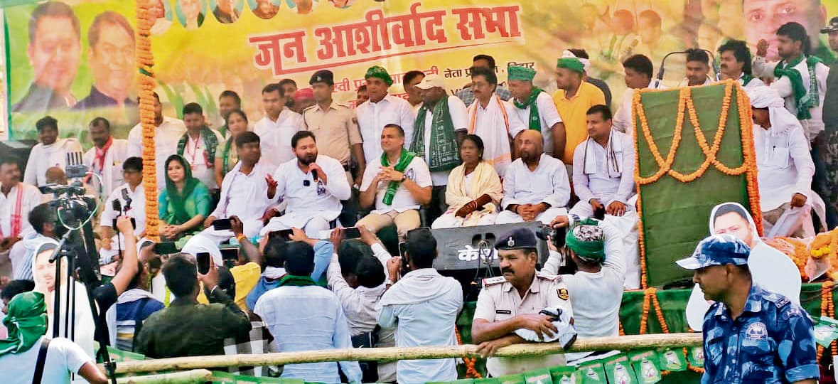 आप मुझे वोट दो, मैं नौकरी दूंगा :तेजस्वी