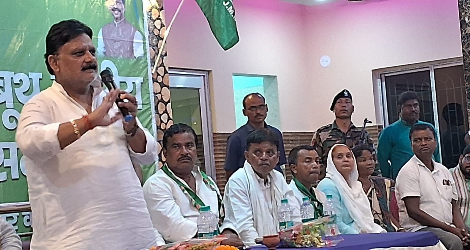 जात-धर्म की राजनीति से ऊपर उठकर प्रतिनिधियों का चुनाव करें : मिथिलेश ठाकुर