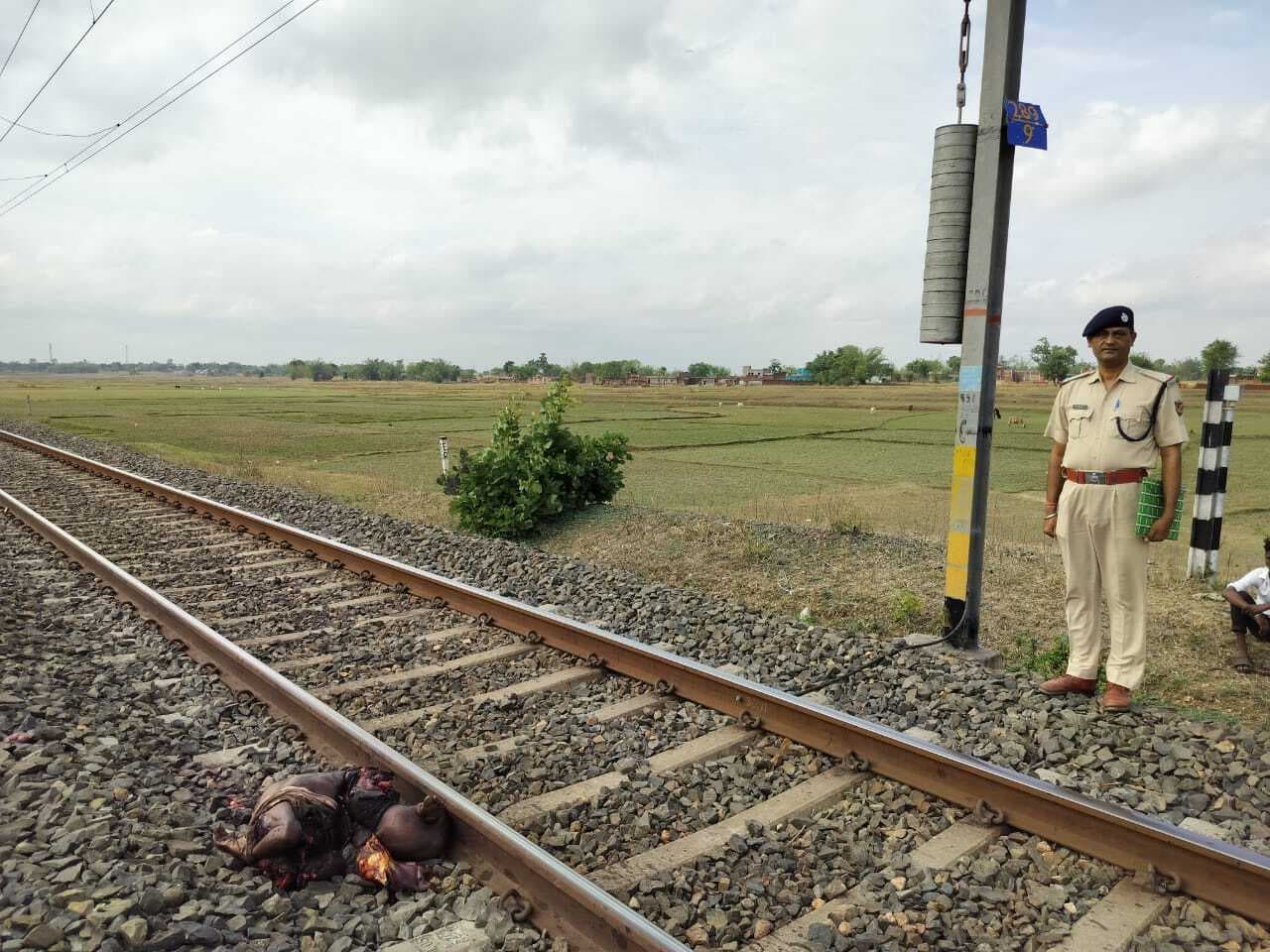 रेलवे ट्रैक से अज्ञात व्यक्ति का शव बरामद