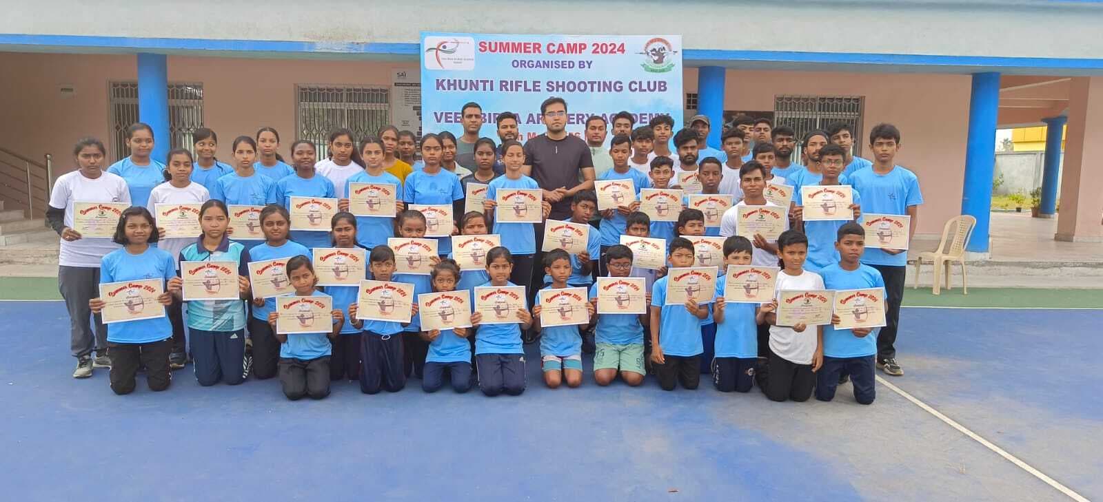 बच्चों ने सीखी तीरंदाजी और राइफल शूटिंग