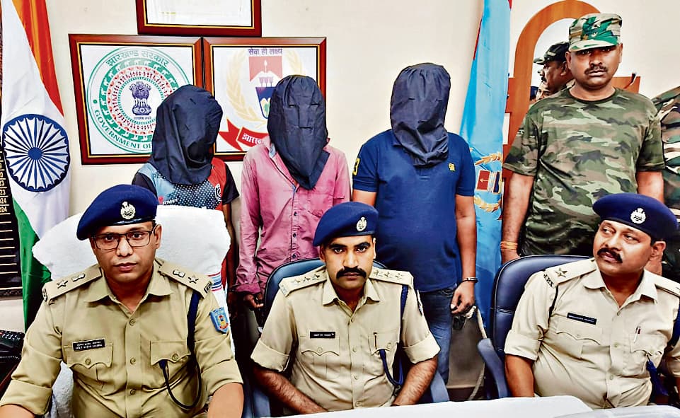 जामचुंआ से अफीम के साथ तीन तस्कर गिरफ्तार