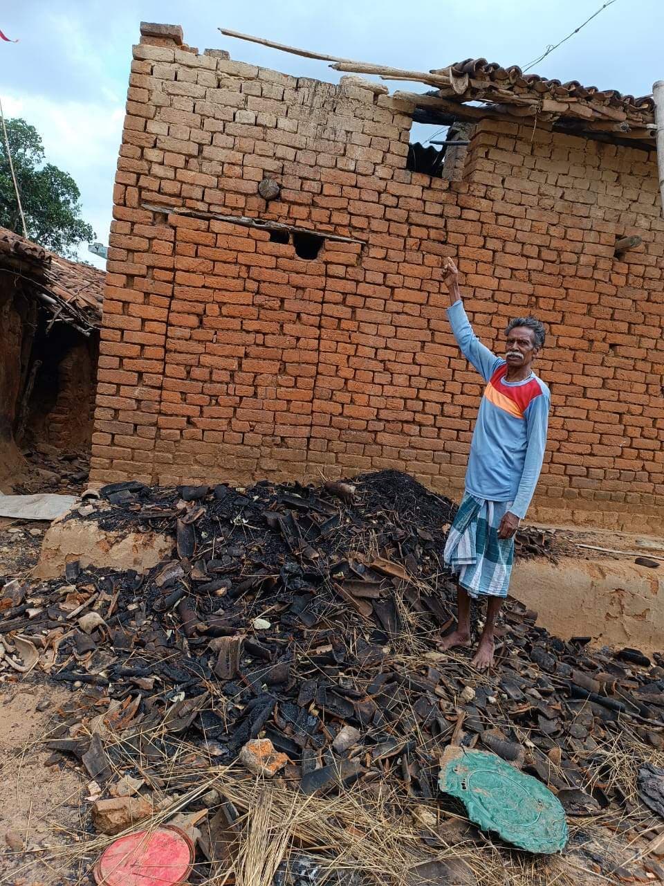 सिंहपुर में घर में लगी आग, 70 हजार के सामान जले