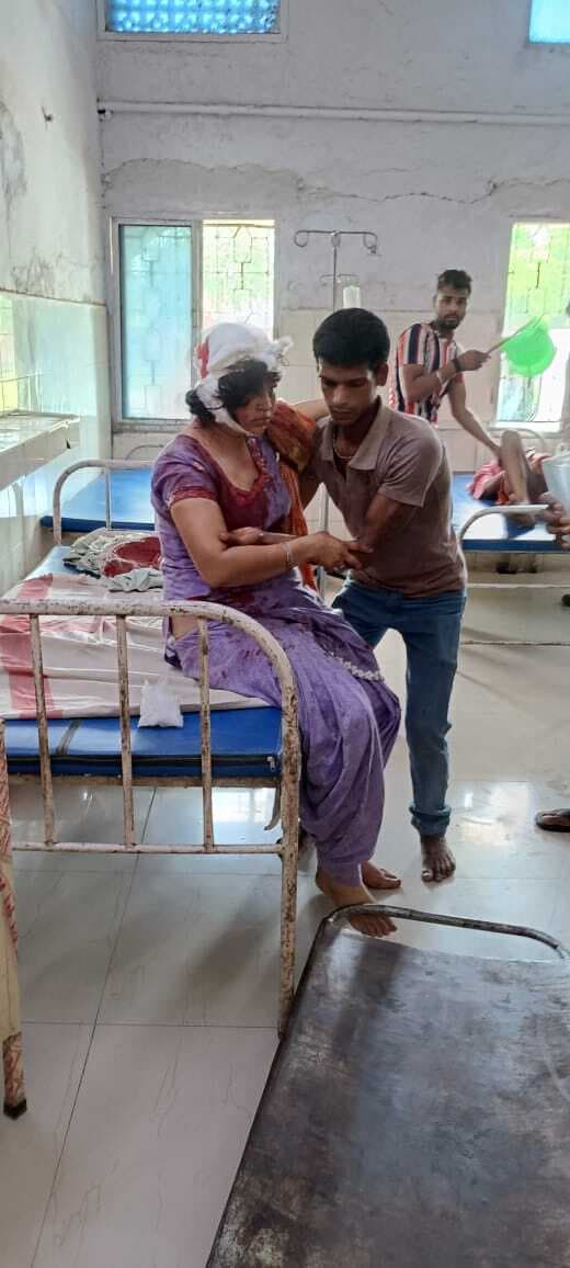 महिला सिपाही और उसकी मां को मारी गोली