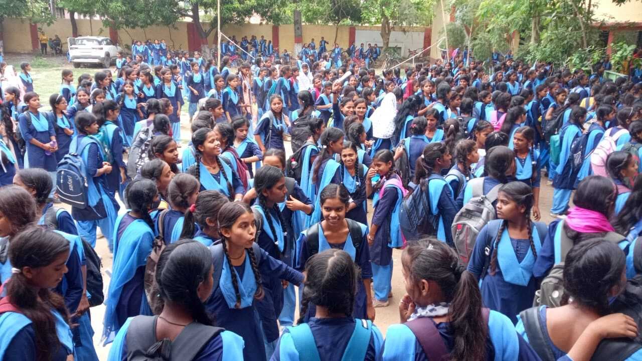 जिले के सभी हाइस्कूल में नौवीं व 10वीं की हुई परीक्षा