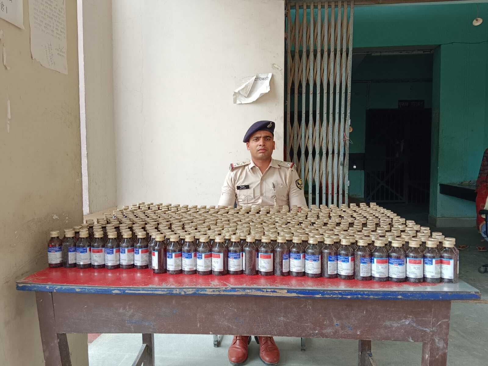 अवैध कफ सिरप के साथ तस्कर गिरफ्तार