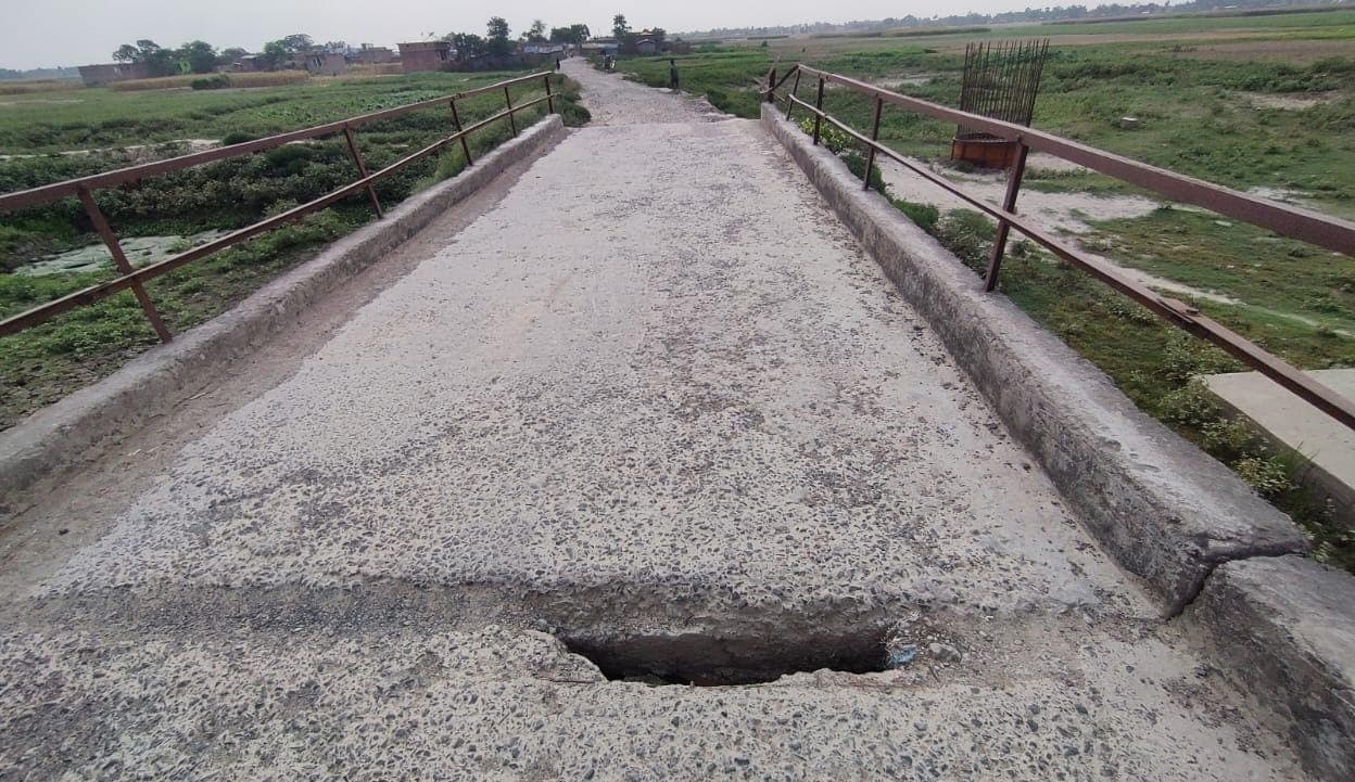 एक दशक पूर्व निर्मित स्क्रूपाईल जर्जर