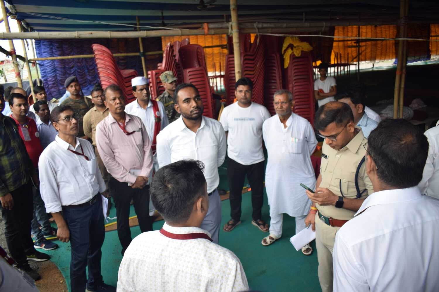 डीसी-एसपी ने चुनाव सामग्री के डिस्पैच सेंटर का किया निरीक्षण