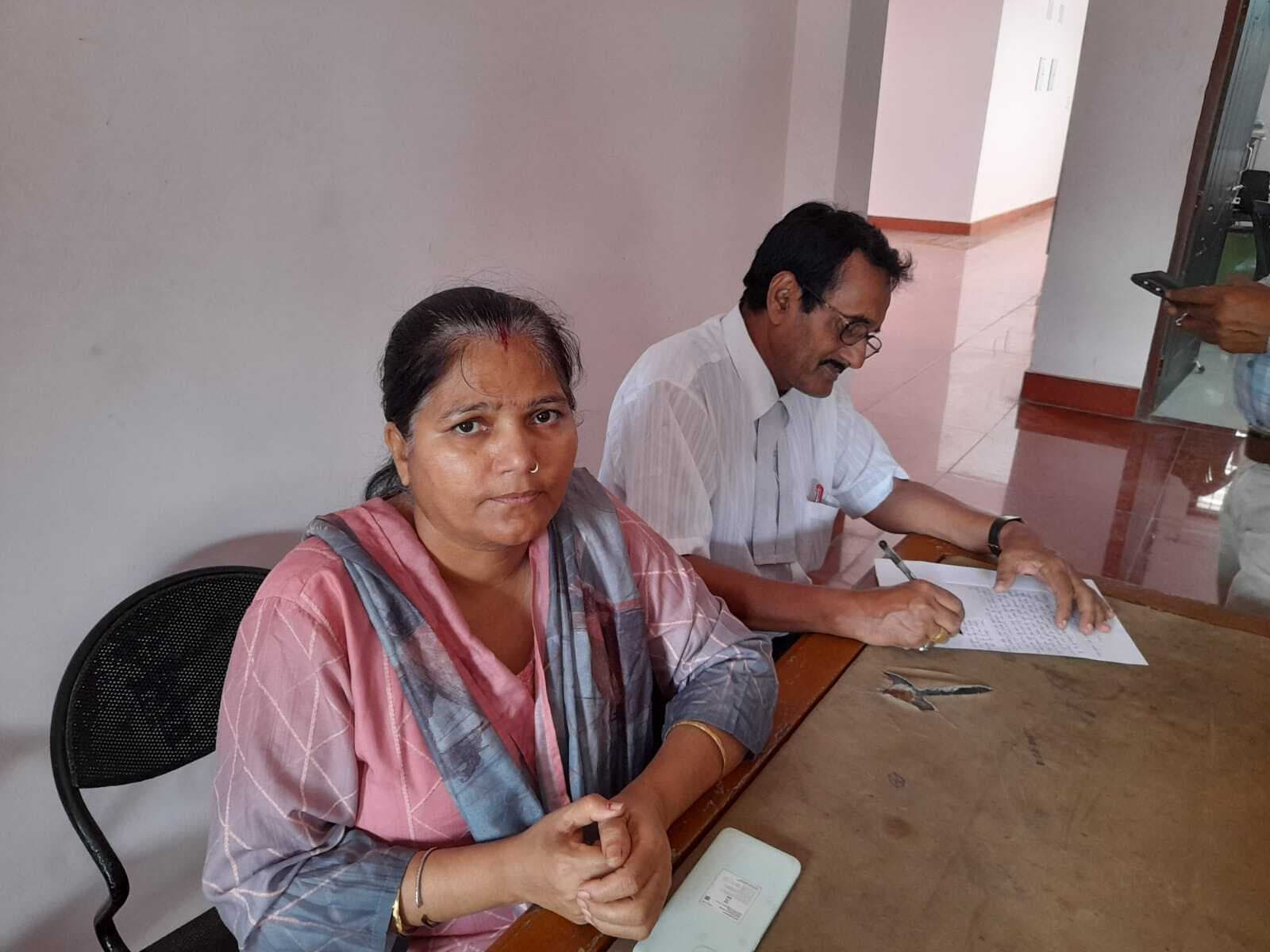 उचक्कों ने महिला के हाथ से छीना सोने का चेन और कानबाली