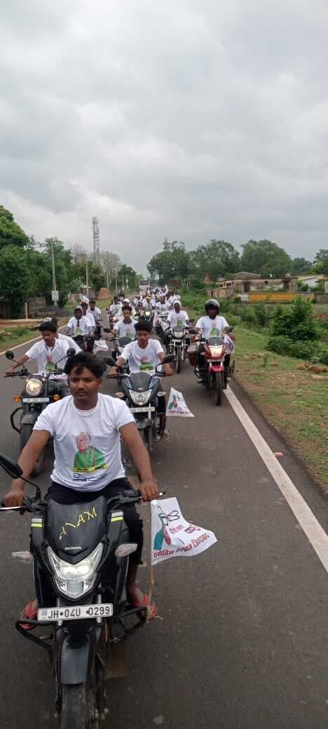 निर्दलीय प्रत्याशी लोबिन हेंब्रम के समर्थन में निकली बाइक रैली