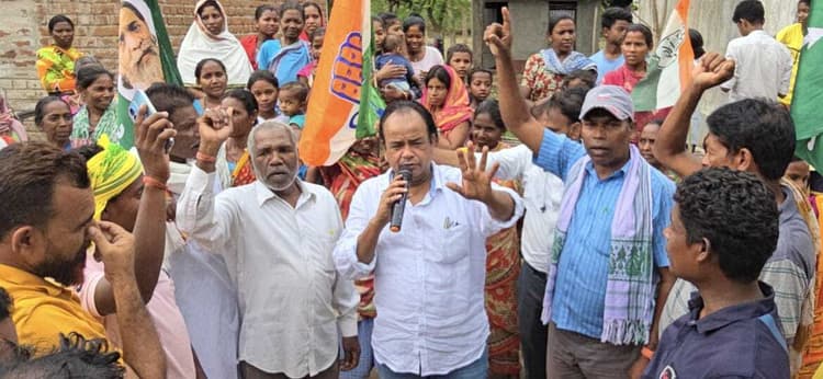 विधायक ने महागठबंधन प्रत्याशी के पक्ष में मांगे वोट