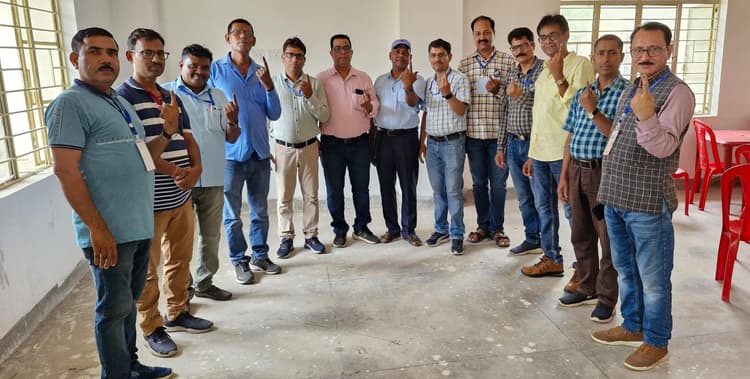 प्राथमिक शिक्षक संघ ने लोगों से की वोट डालने की अपील