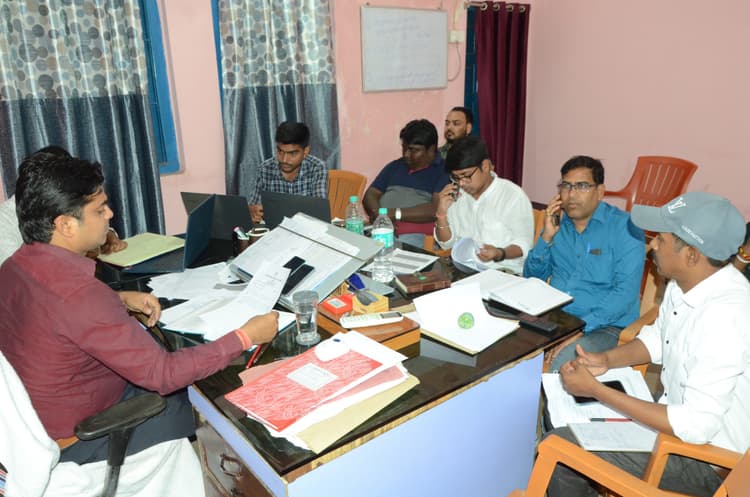 कमर्शियल व इंडस्ट्रियल उपभोक्ताओं को हर महीने दें बिजली बिल: इई