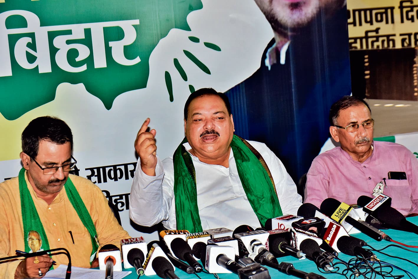 आरएसएस के इशारे पर प्रत्याशी उतारते हैं औवेसी: फातमी