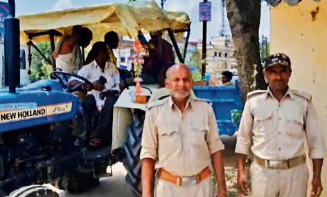 टूटकर गिरे हाइटेंशन तार की चपेट में आने से पिता-पुत्र की मौत