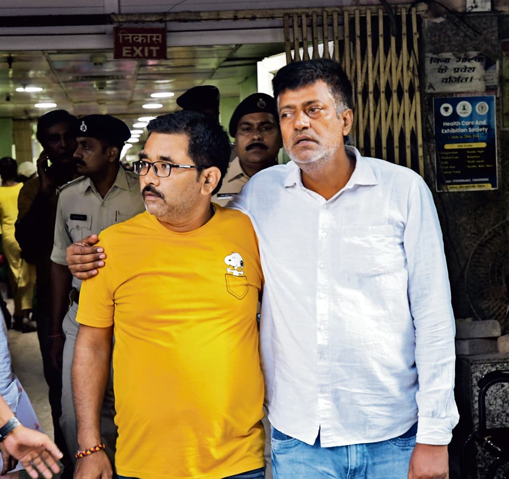 पटना में हर्ष की हत्या से स्तब्ध हैं मझौली के लोग, मचा कोहराम