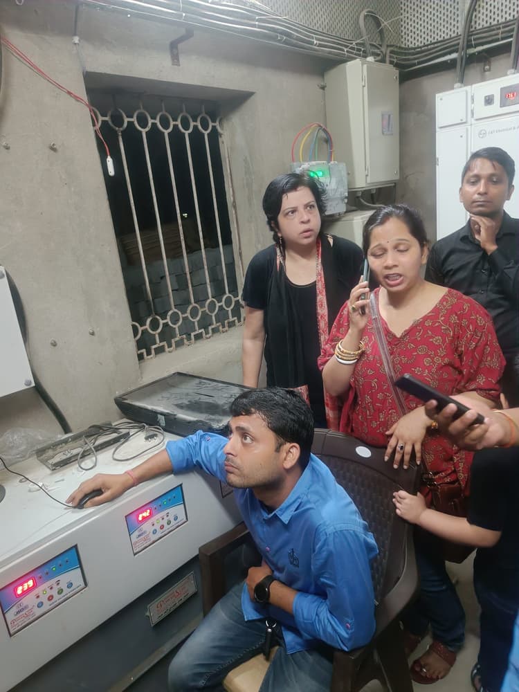 बाइक सवार अपराधियों ने छीना चिकित्सक की पत्नी का चेन